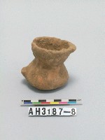 藏品(紅色夾砂雙把圈足小陶罐)的圖片